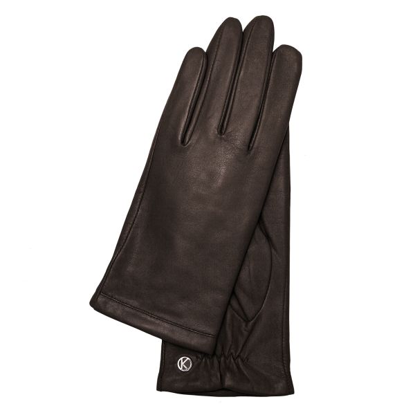 Ein Paar schwarze Lederhandschuhe mit eingeprägtem Logo, stilvoll und elegant.